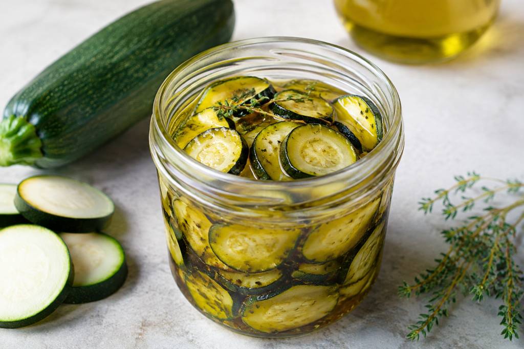 Courgettes confites : la recette facile pour les préparer à l’huile